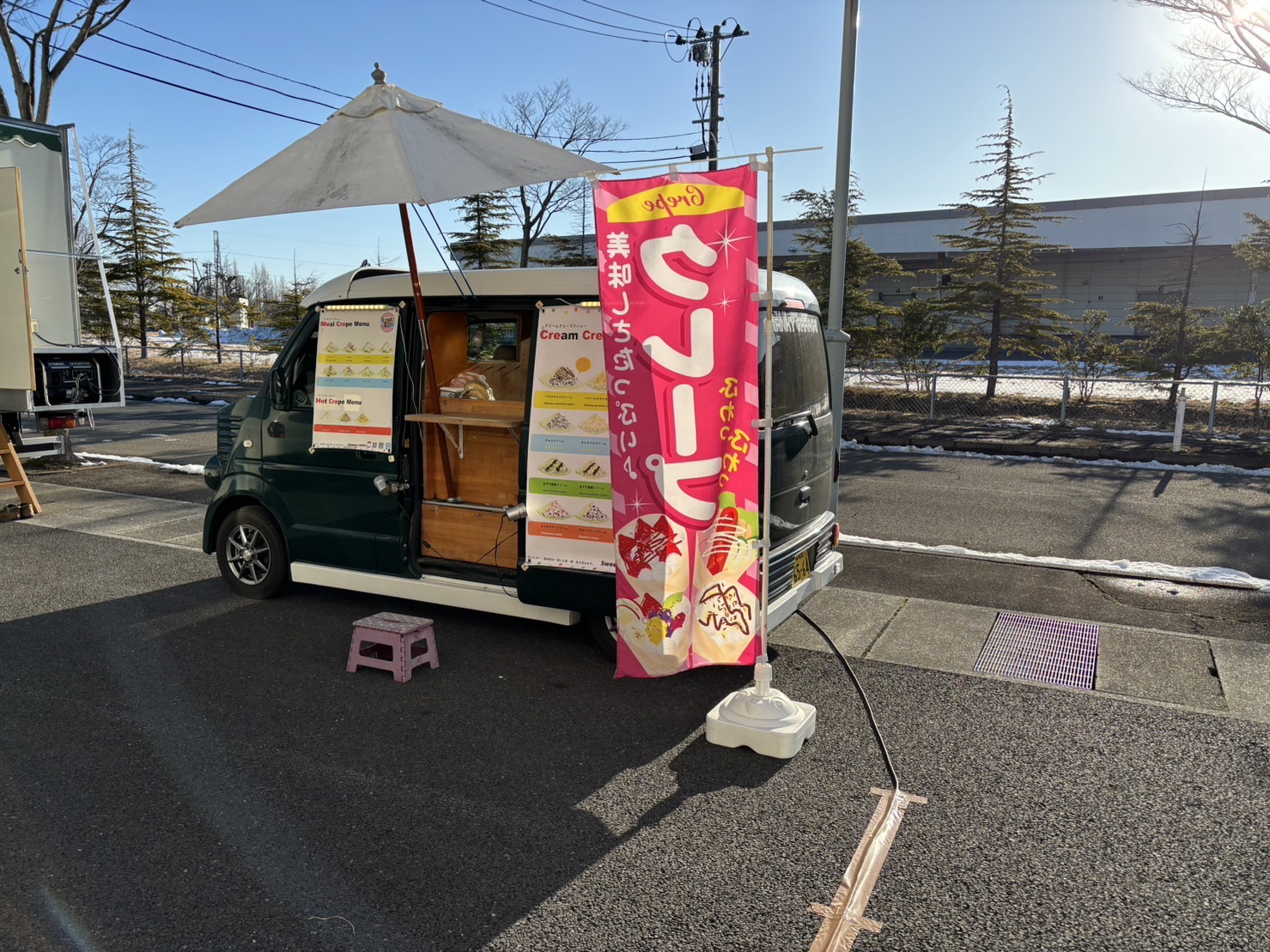 メモリーホール倖心のイベントにクレープのキッチンカーで出店中