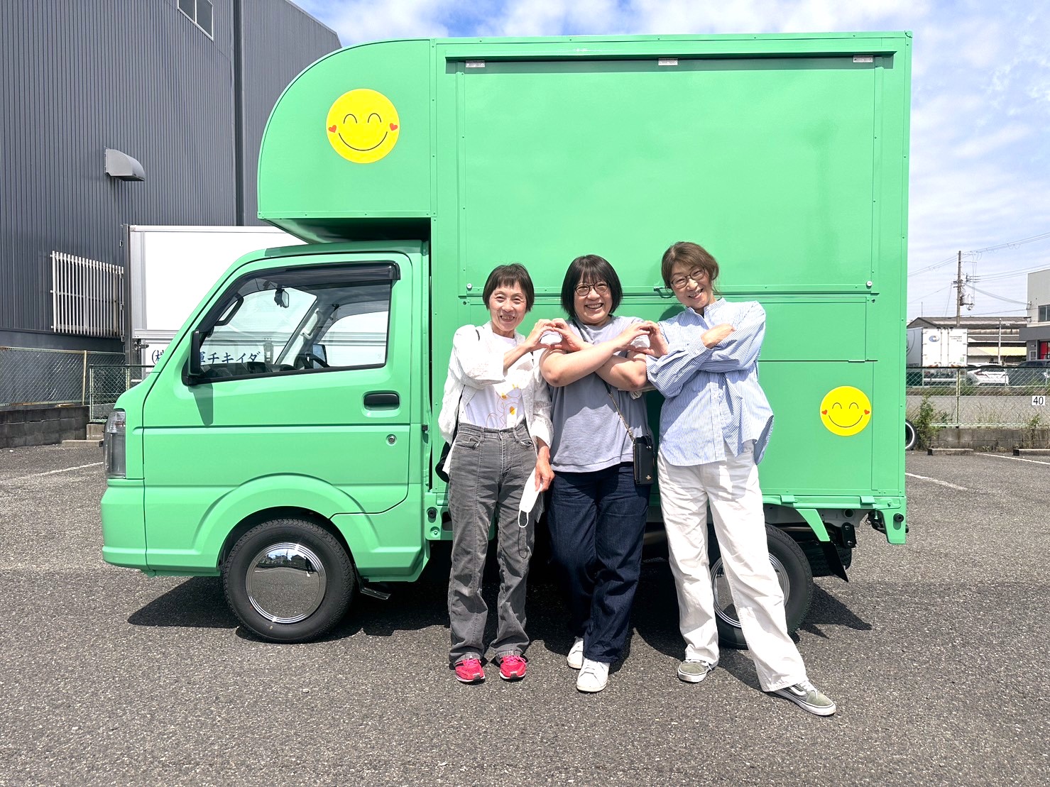 大阪府のフランチャイズオーナー「ぴぃ～す」のクレープキッチンカー