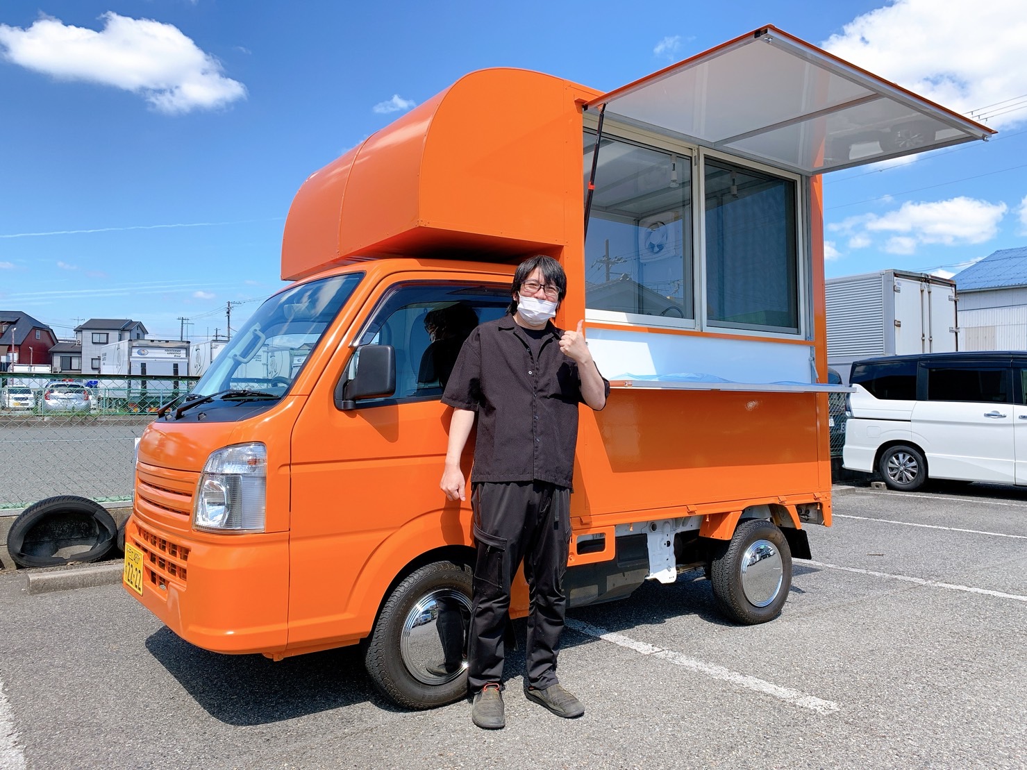 東京都のフランチャイズオーナー猫のおさんぽのクレープキッチンカーを納車