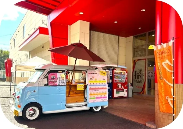 パチンコ店に出店するキッチンカー