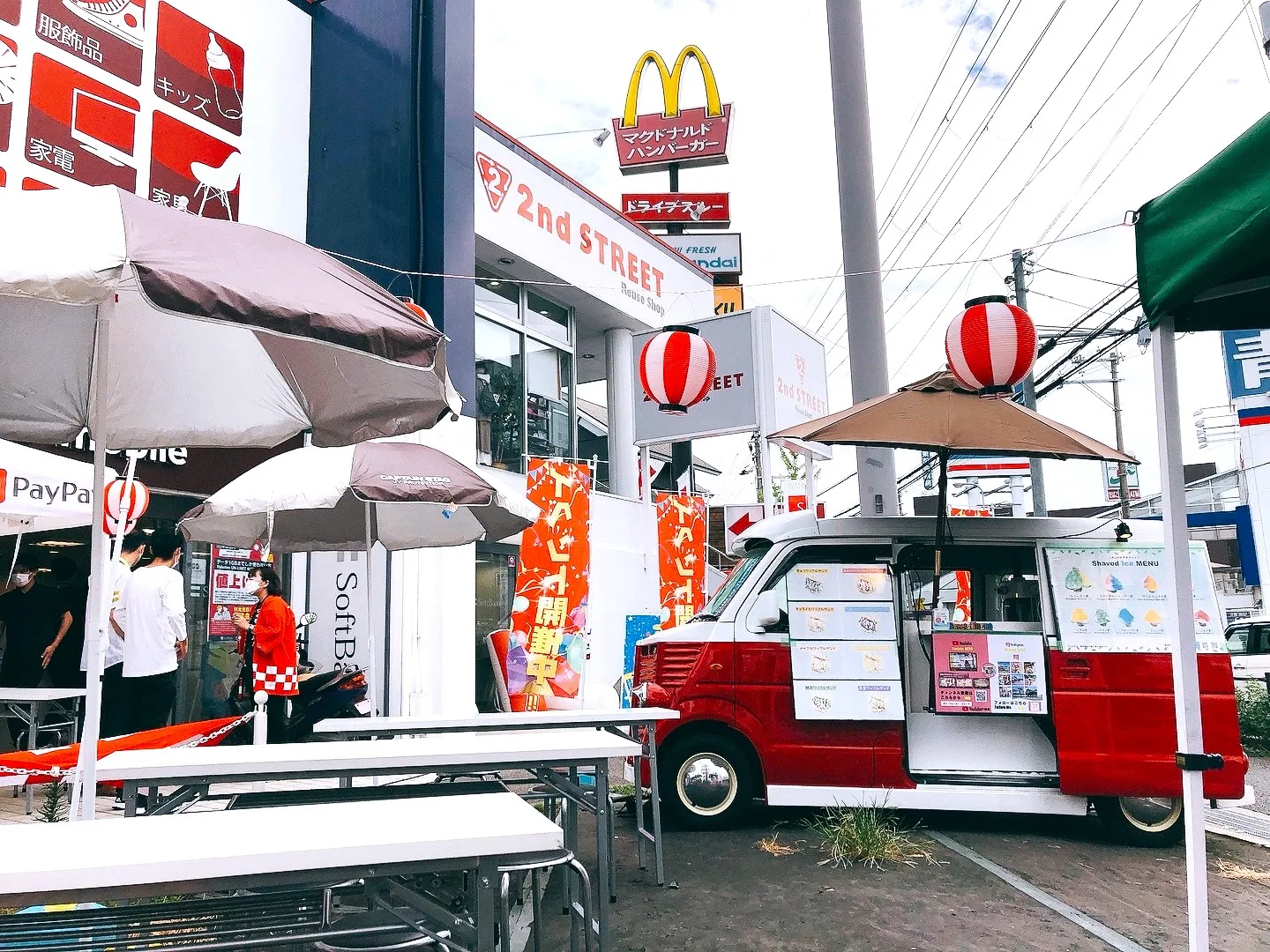 ソフトバンク2店舗同時夏祭りイベント。高槻東店にワッフルキッチンカーで出店中