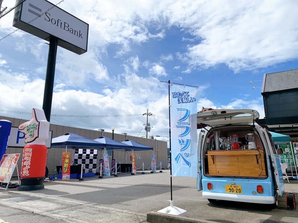 ソフトバンクにフラッペのキッチンカーで出店中