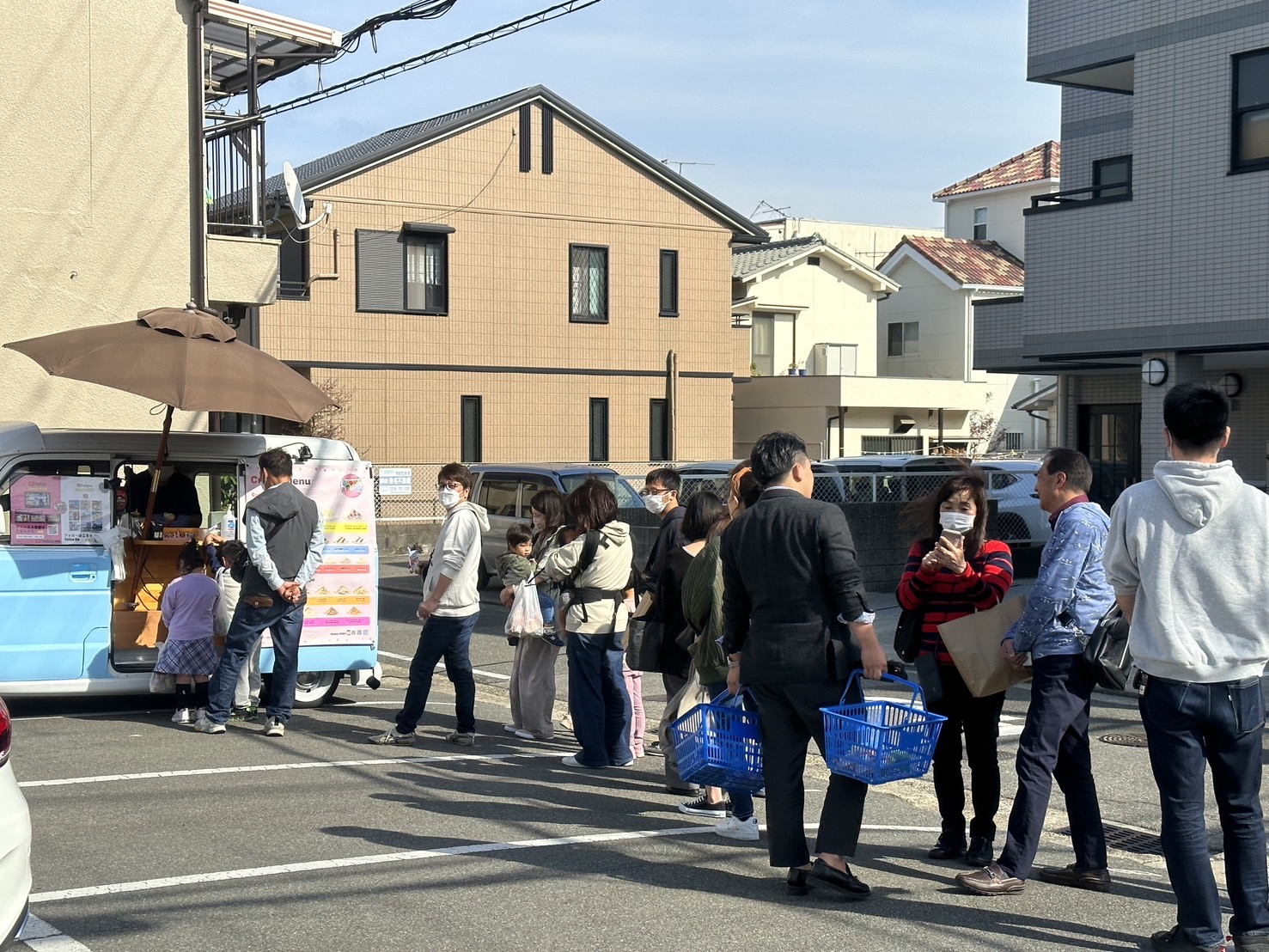 神戸不動産リアルティのお客様感謝祭にクレープのキッチンカーで出店中