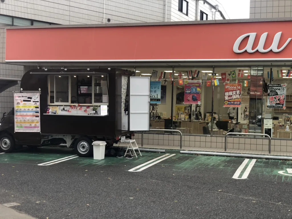 auショップ西明石にヒロヒロカフェがクレープのキッチンカーで出店中