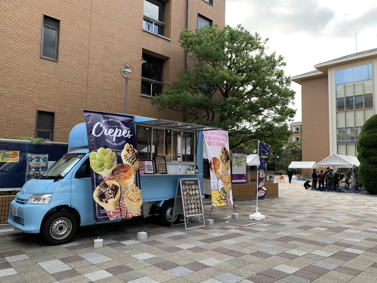 花園大学の学園祭にクレープのキッチンカーで出店