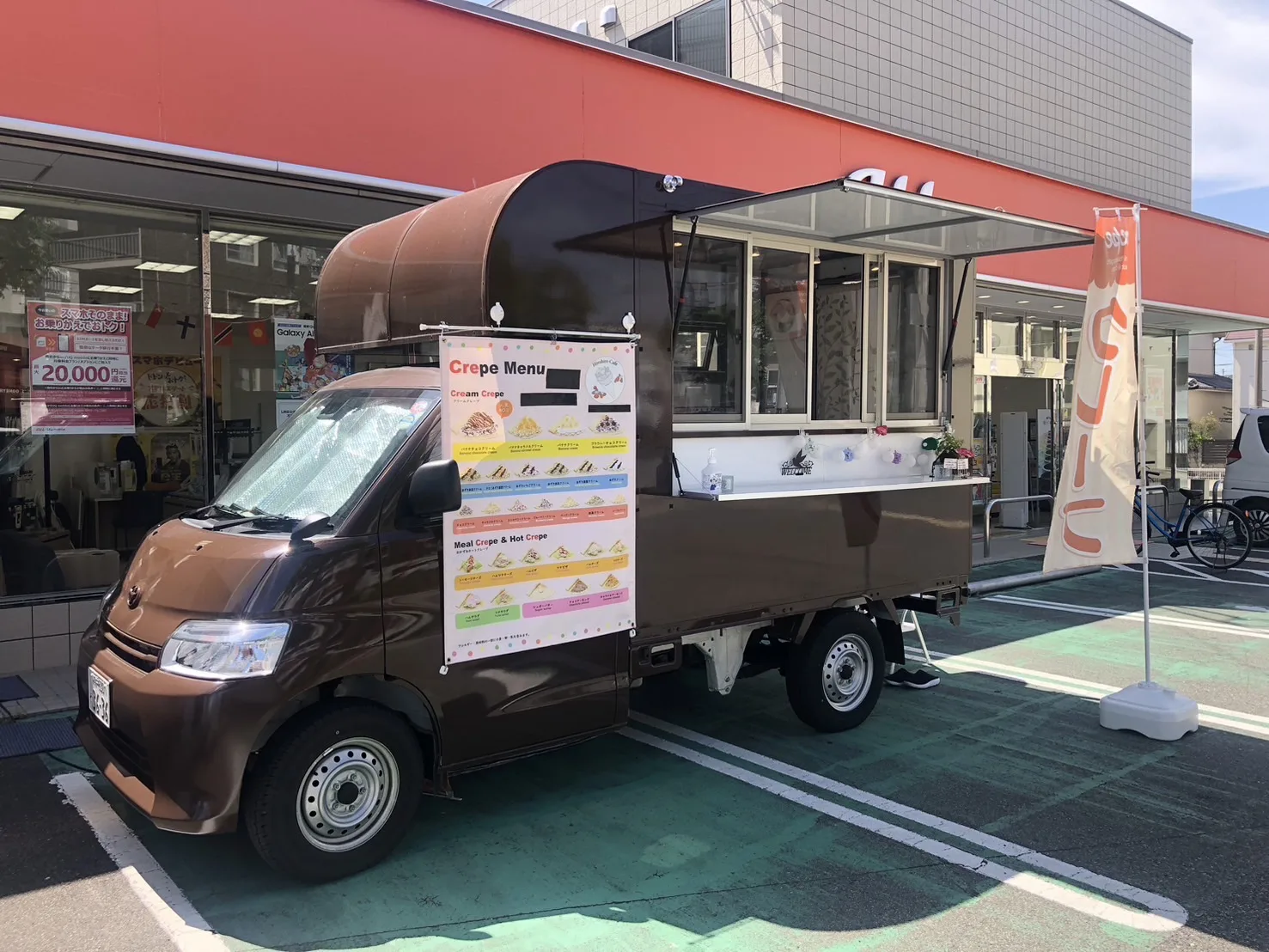 auショップ西明石にヒロヒロカフェがクレープのキッチンカーで出店