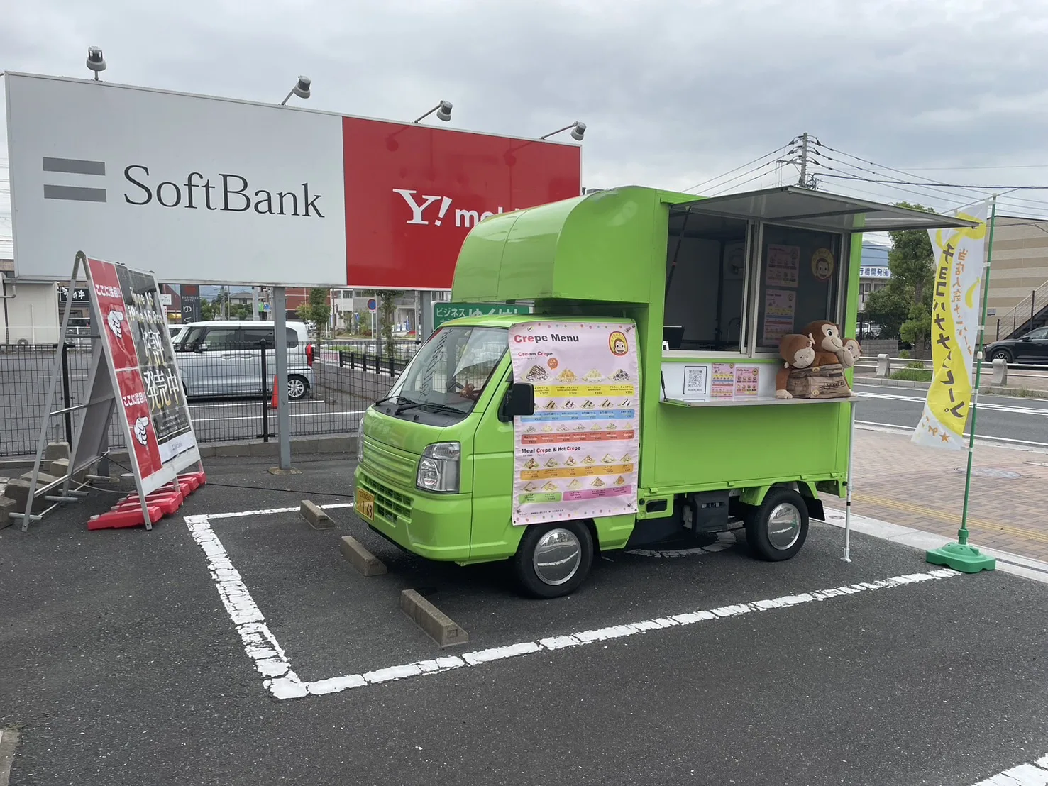 ソフトバンク行橋にこざるのスイーツがクレープのキッチンカーで出店