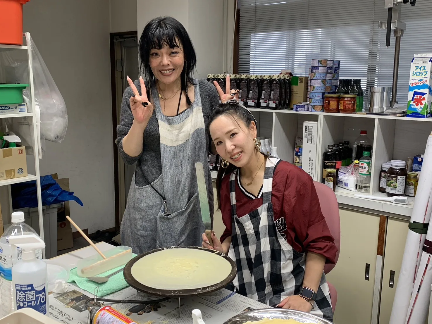 静岡県でキッチンカーを開業するフランチャイズオーナーのクレープ研修中