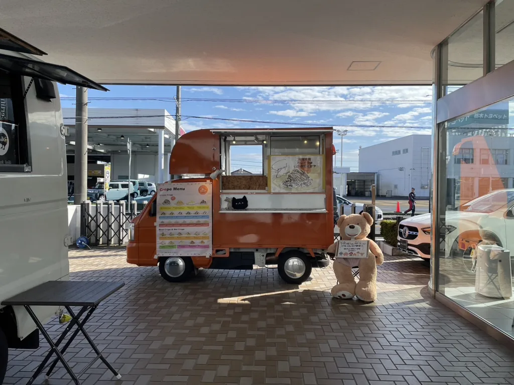 ヤナセ宇都宮に出店中のクレープキッチンカー