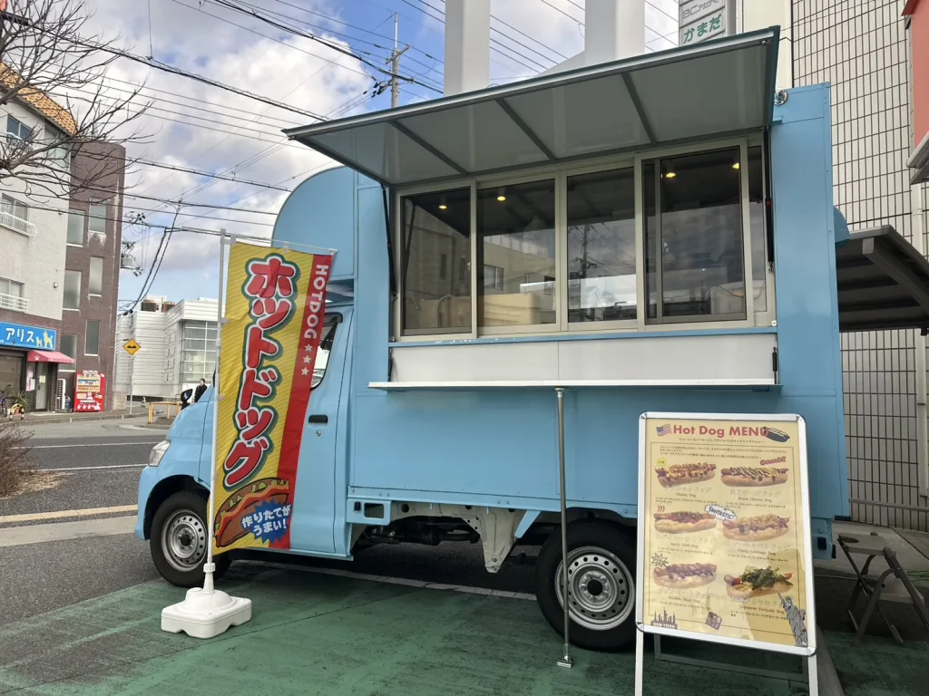 ホットドッグキッチンカーでauショップ西明石に出店