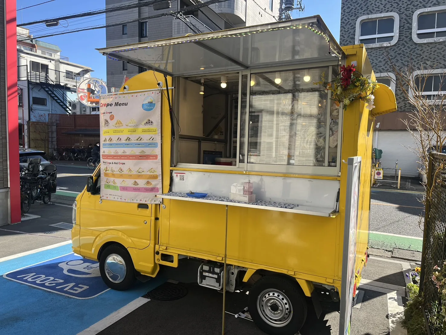 東京都世田谷区の企業イベントにクレープのキッチンカーで出店