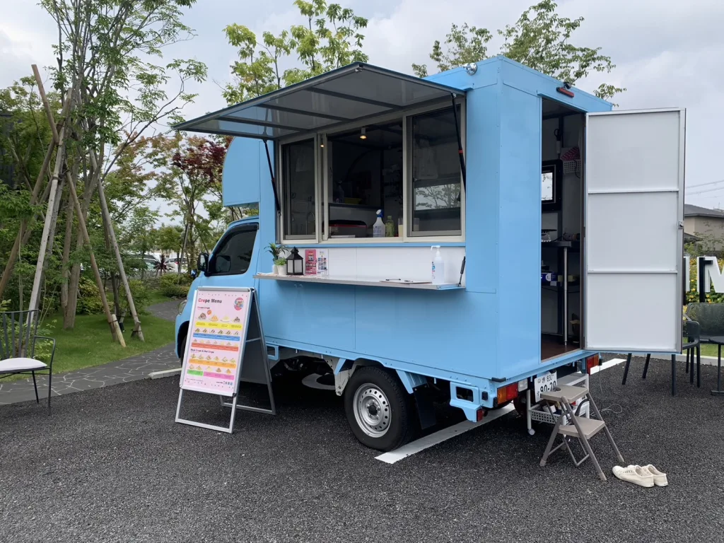 アイ工務店のアイメッセ松原にクレープのキッチンカーで出店中