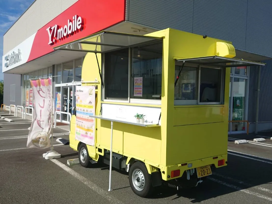 ソフトバンク大川にクレープのキッチンカーで出店