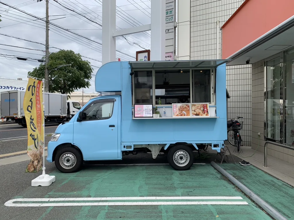 auショップ西明石にからあげのキッチンカーで出店中