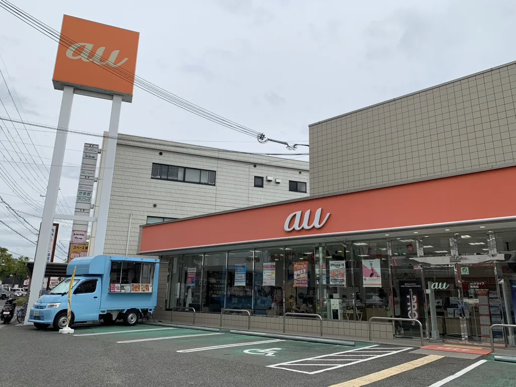 明石市のauショップ西明石にからあげのキッチンカーで出店