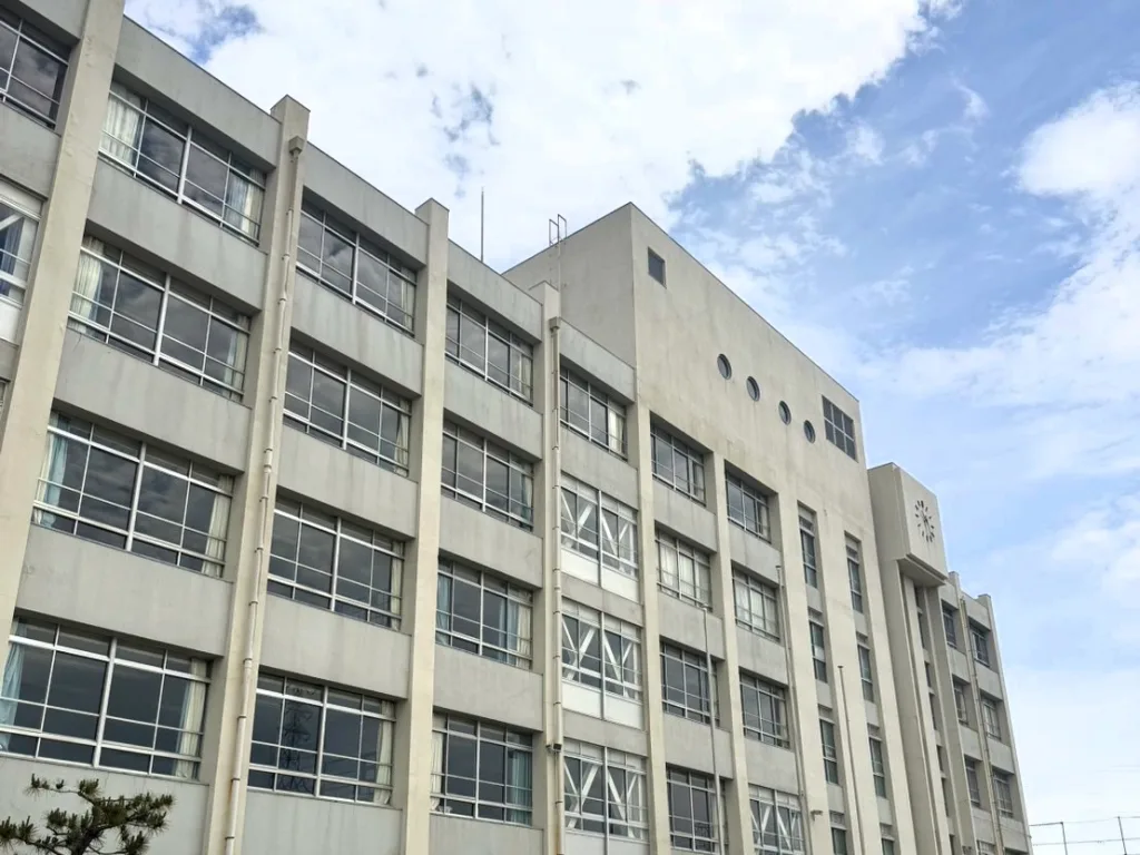 伊丹市の昆陽里小学校