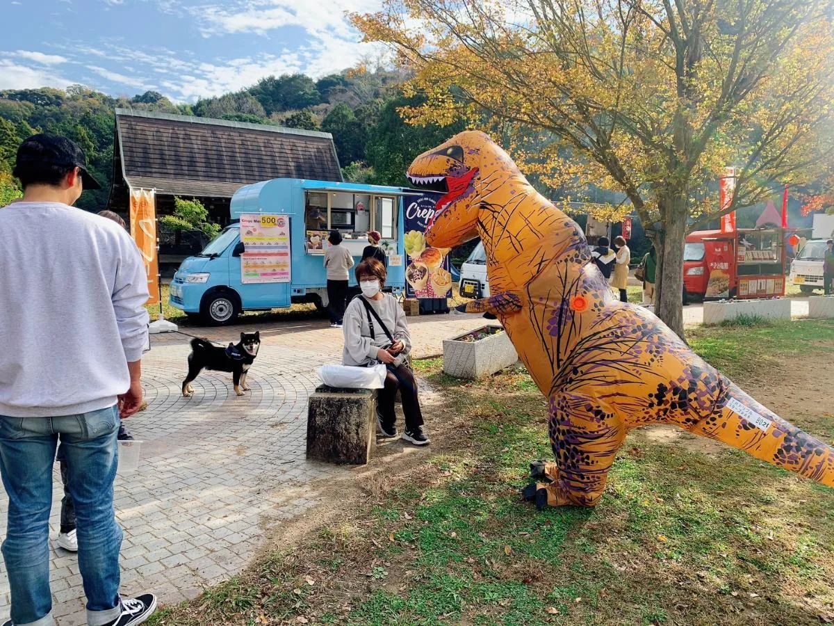 マルシェ・イベントに出店するキッチンカー