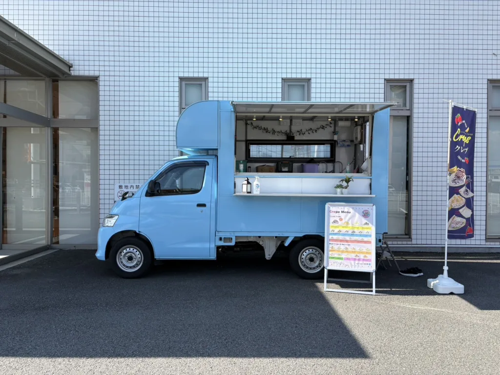 リクシル和歌山ショールーム前のキッチンカー