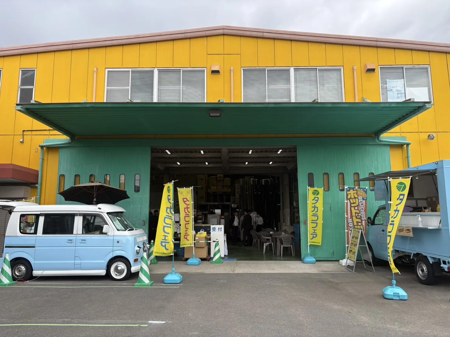 タカラ通商のタカラフェスに2台のホットドッグのキッチンカーで出店