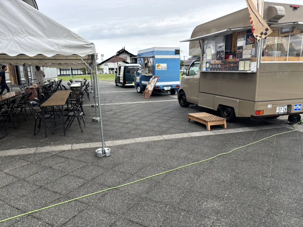 第7回住まいのわくわくフェアに出店している３台のキッチンカー