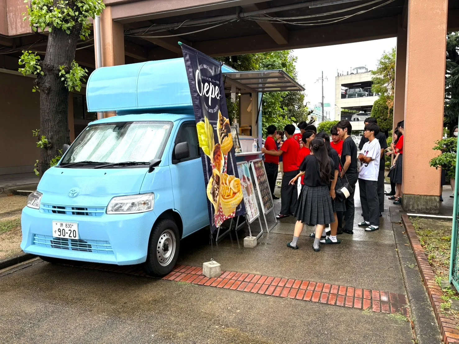 大阪府立西寝屋川高校の文化祭に出店