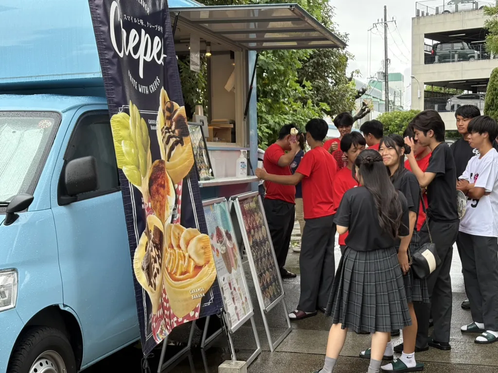大阪府立西寝屋川高校の文化祭の行列