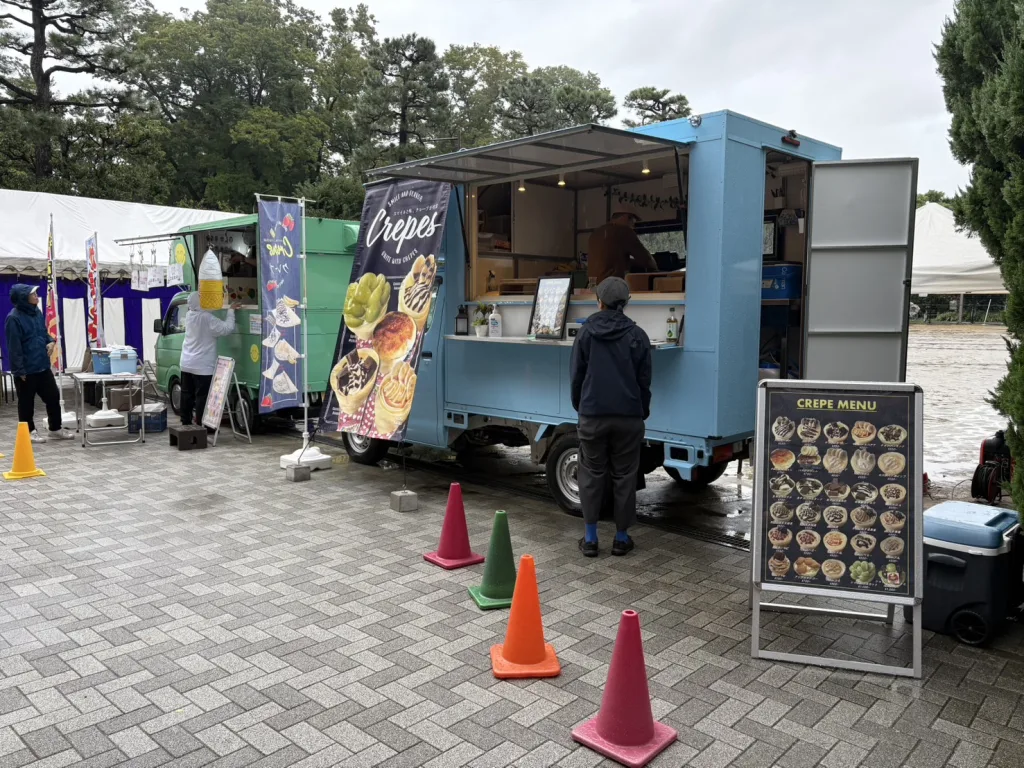同志社女子高等学校の文化祭で出店準備中