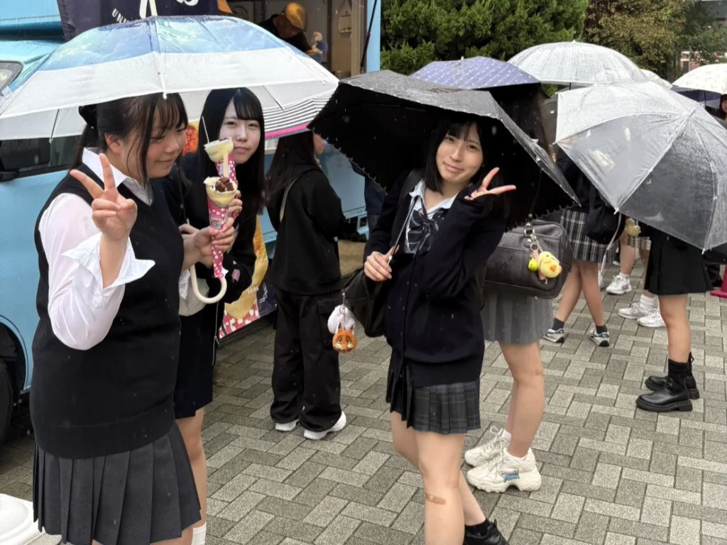 同志社女子高等学校の文化祭で学生のピース写真