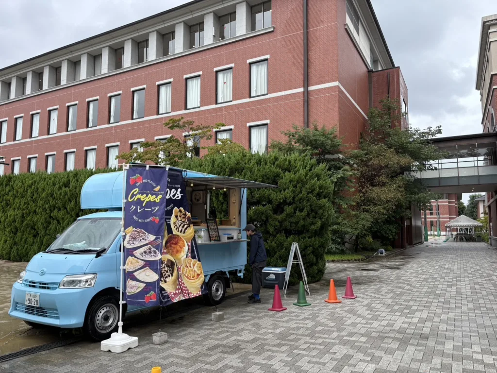 同志社女子高等学校の文化祭にキッチンカーで出店