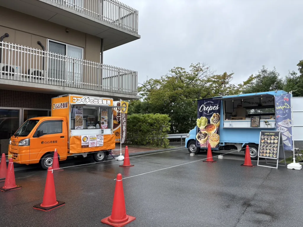 神戸垂水ちどりのイベントに出店している２台のキッチンカー