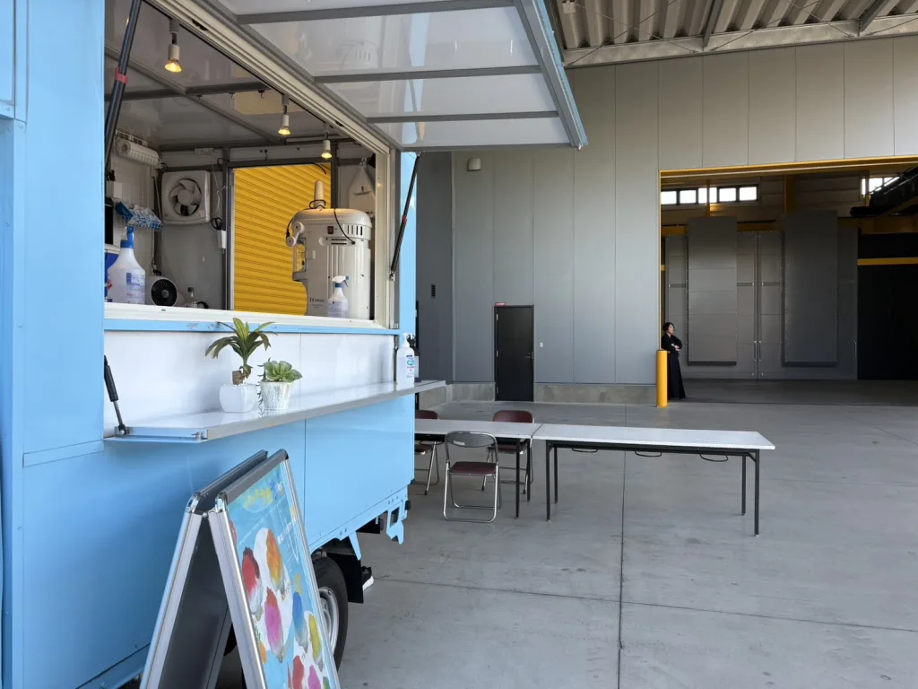 シンコーメタリコンのこどもさんかんびにかき氷を提供