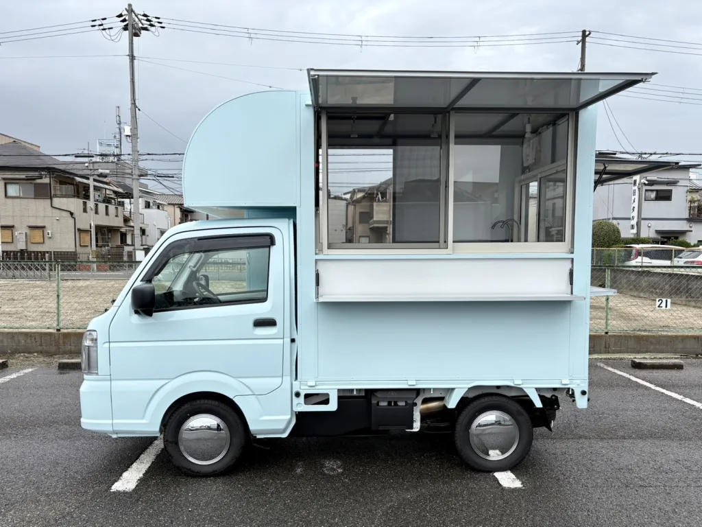 大阪のボブズカーさんのキッチンカー