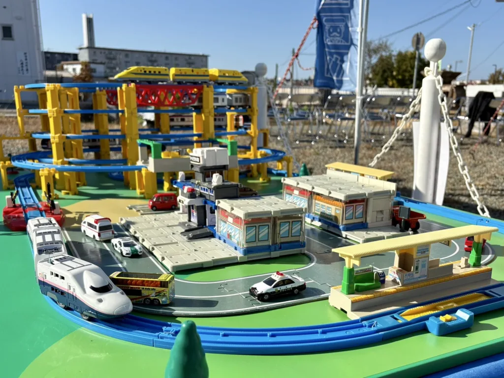 積水ハウスのコモンステージ垂水多聞台のイベントでトミカとプラレールのジオラマ