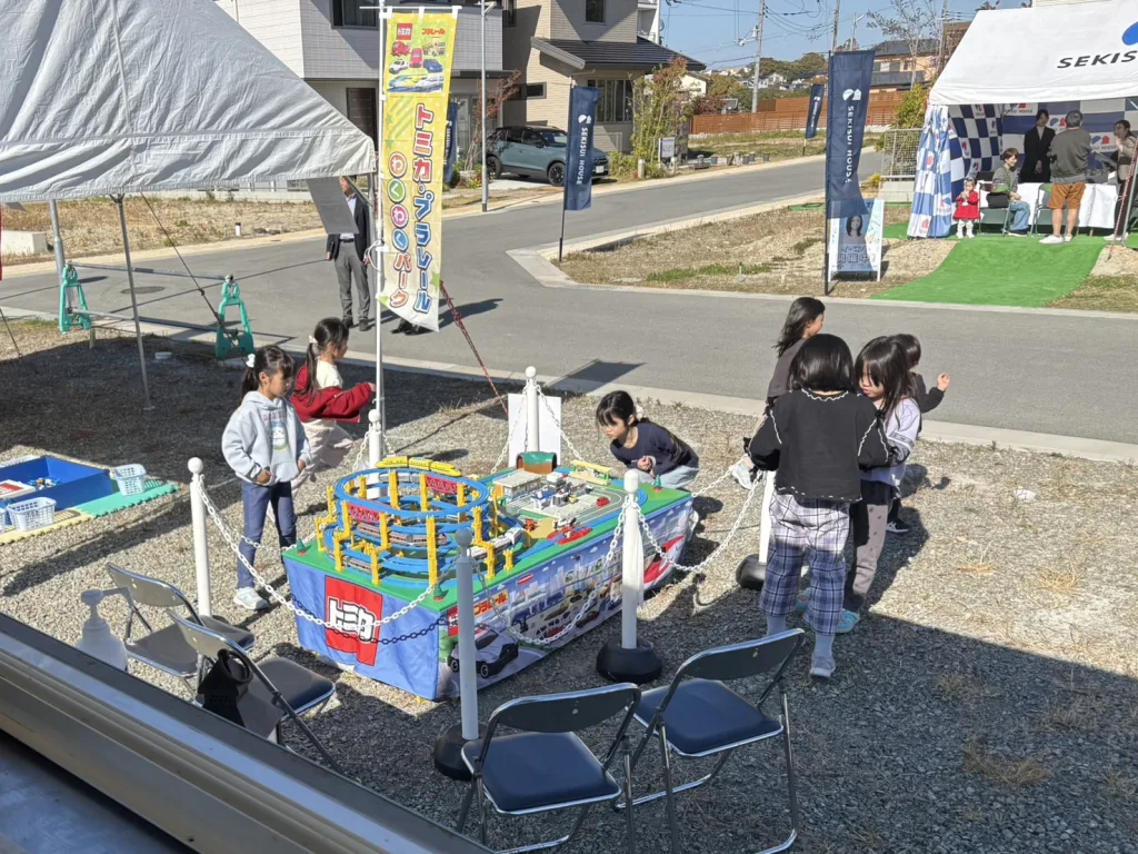 積水ハウスのコモンステージ垂水多聞台のイベントでプラレールのジオラマと子供