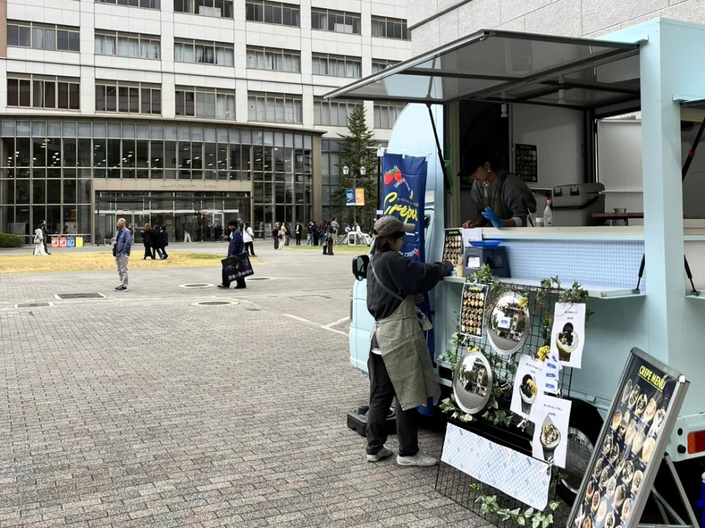 摂南大学の第51回摂大祭にボブズカーのクレープのキッチンカーが出店