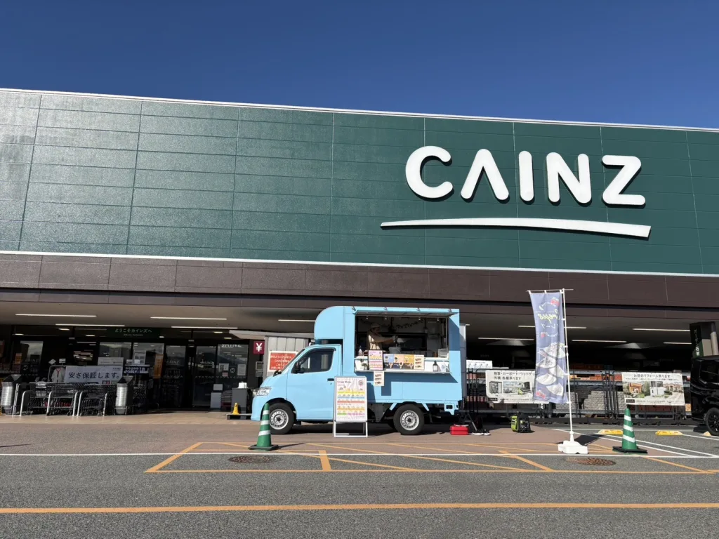 カインズ紀伊川辺店とクレープのキッチンカー