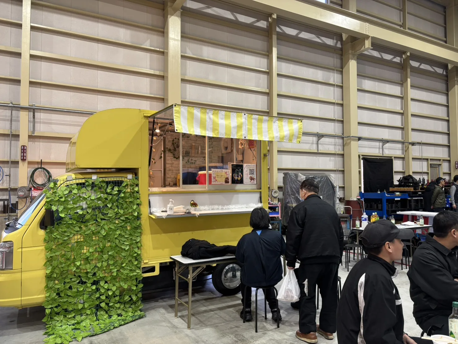 マイティミズタニの忘年会・餅つき大会にクレープのキッチンカーで出店