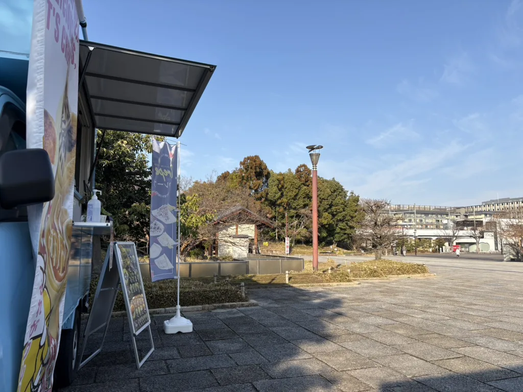 梅小路公園とクレープキッチンカー